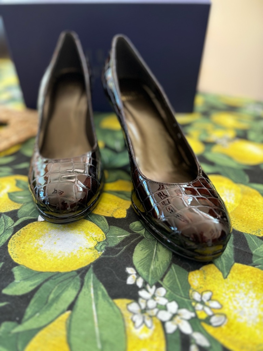 Stuart Weitzman NEW in Box Muse Fudge Sioux Crocodile Heel Pump Womens 7 - Picture 4 of 16